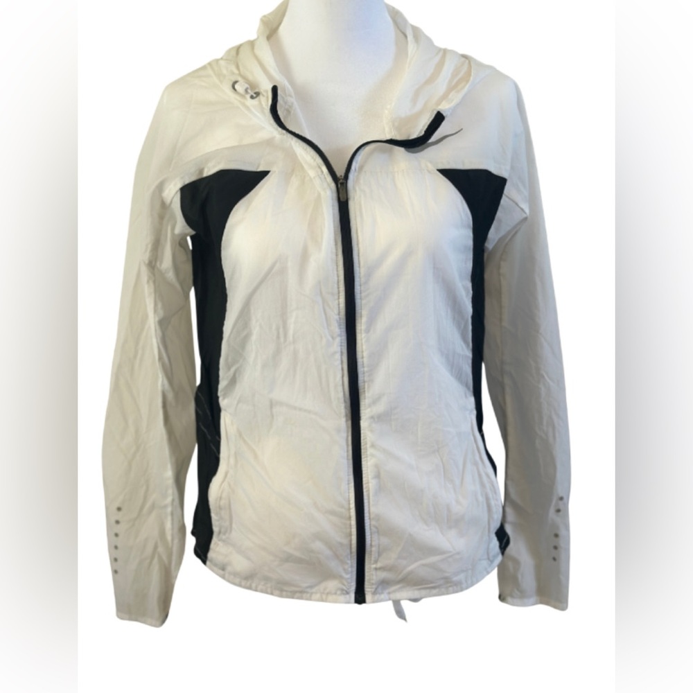 Nike Lightweight Hooded Windbreaker Jacket